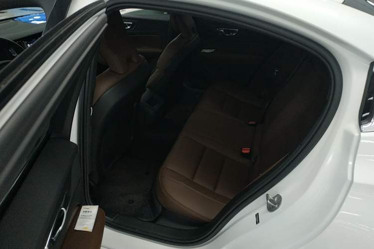 Used Volvo S60 2025 B4 Zhiyuan Luxury Edition
