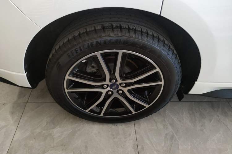 Used Ford Edge 2020 EcoBoost 245 Two-Wheel Drive Titanium 7-Seater Right Rear Wheel Hub