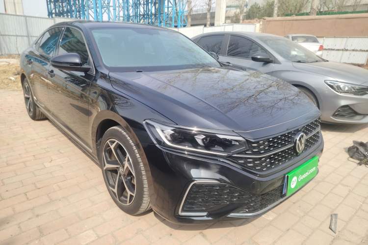 Used Volkswagen Passat 2023 Revised 330TSI Starry Elite Edition Front Right 45 Deg