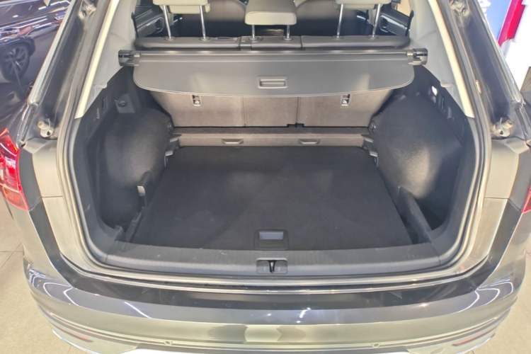 Used Volkswagen Tayron 2020 280TSI Two-Wheel Drive Luxury Connect Edition Trunk