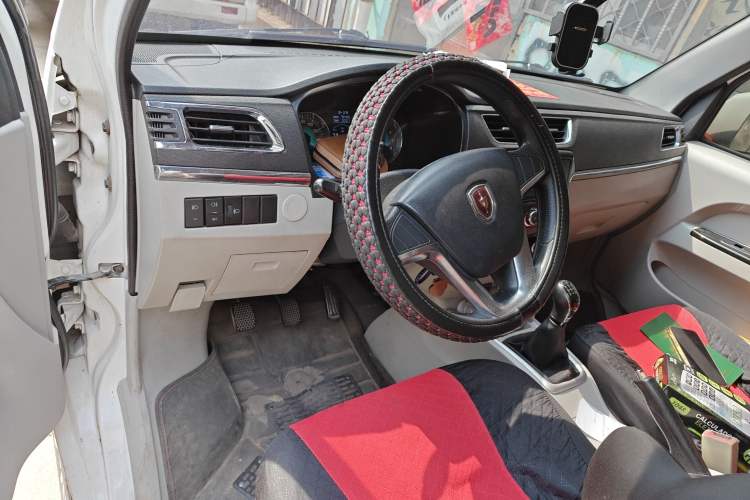 Used Jinbei New Hiace X30L 2018 1.5L Box Truck Wealth Edition DLCG14 Center Console