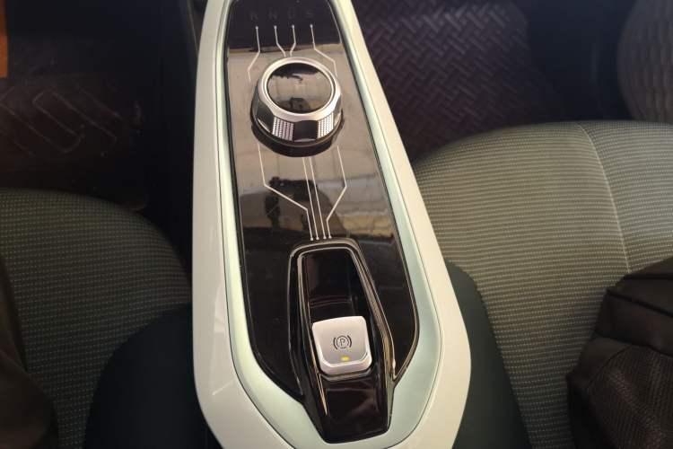 Used CHANGAN Benni E-Star 2022 Qingxin Edition Colorful Model Lithium Iron Phosphate
