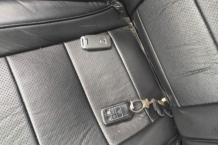 Used Volvo V40 2017 T4 Smart Luxury Edition
