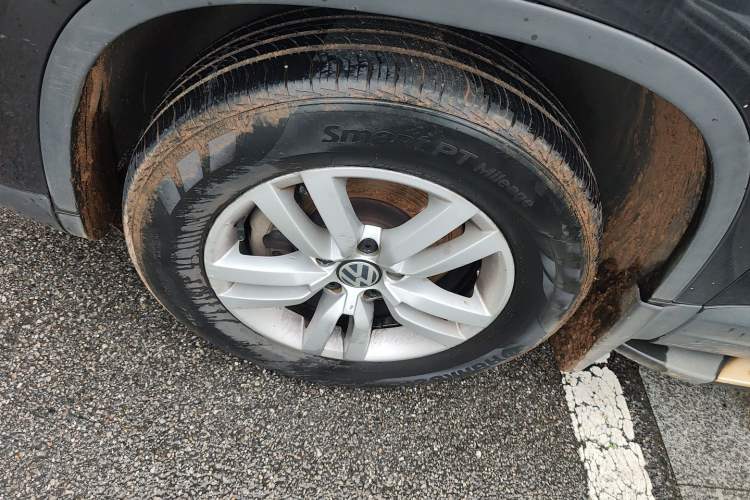 Used Volkswagen Tiguan 2013 1.8TSI Automatic Two-Wheel Drive Trend Edition Left Front Wheel Hub