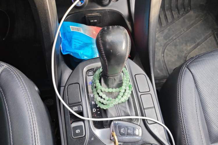 Used Hyundai Santa Fe 2015 2.4L Automatic Two-Wheel Drive Smart Version 5 Seats