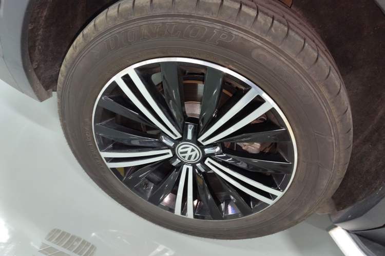 Used Volkswagen Tiguan L 2019 330TSI Automatic Two-Wheel Drive Panoramic Comfort Edition China VI Standard
