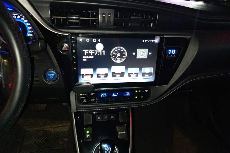 Used Toyota Corolla 2017 Revised Dual-Engine 1.8L E-CVT Elite Edition Audio And AC Panel