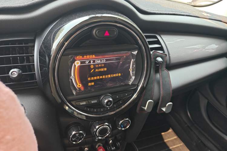 Used MINI 2016 1.5T COOPER Five-Door Edition Audio And AC Panel