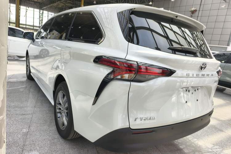 Used Toyota SIENNA 2026 Model 2.5L Dual-Engine Two-Wheel-Drive Comfort Edition
