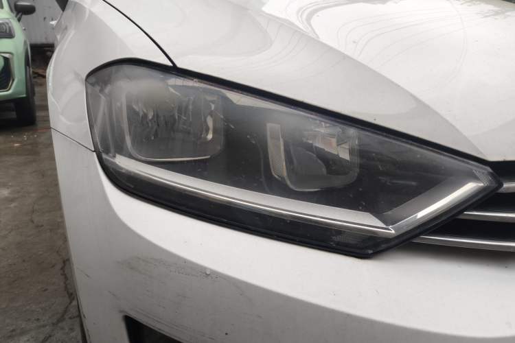 Used Volkswagen Golf Sportsvan 2018 1.6L Automatic Comfort Model Right Front Headlight