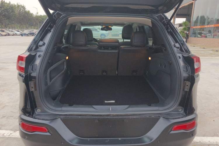 Used Jeep Cherokee 2016 2.4L Superior Edition
