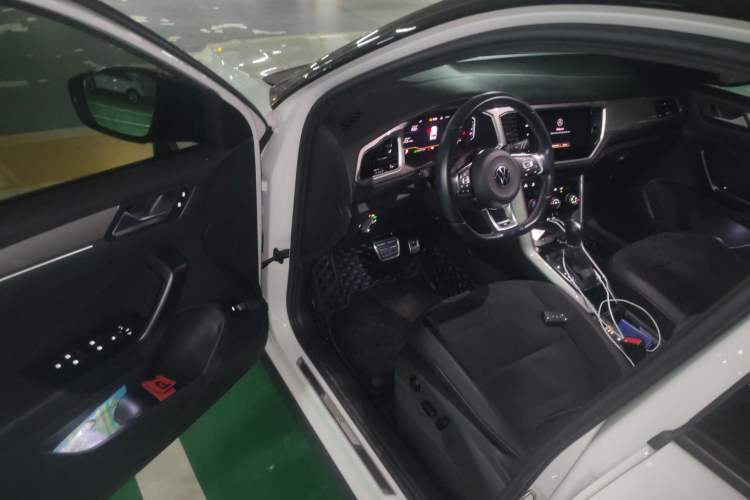 Used Volkswagen T-ROC 2022 280TSI DSG Two-Wheel Drive R-Line Pro PLUS
