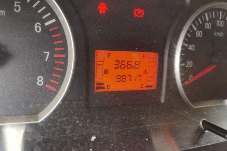 Used FORTHING Lingzhi 2013 M3 1.6L 7-seat Standard Model Odometer Close Up