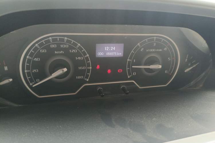 Used SAIC MAXUS Xintu V80 2021 2.0T Manual Classic Aoyuntong Long Wheelbase Mid-Roof 6/7/8/9-Seater