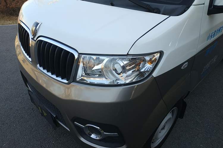 Used Jinbei Hiace X30 2021 1.5L Wealthy Single-Steaming Air-Conditioned Van China VI Standard SWC15M
