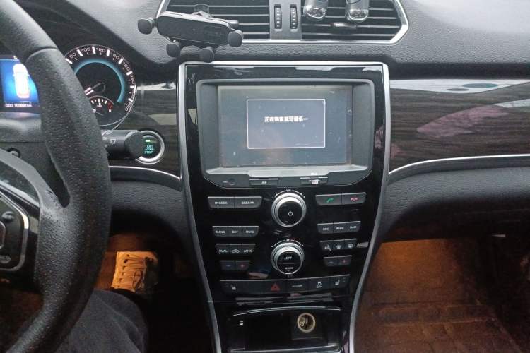 Used Haval H2 2016 Red-Label 1.5T Manual Two-Wheel Drive Luxury Model