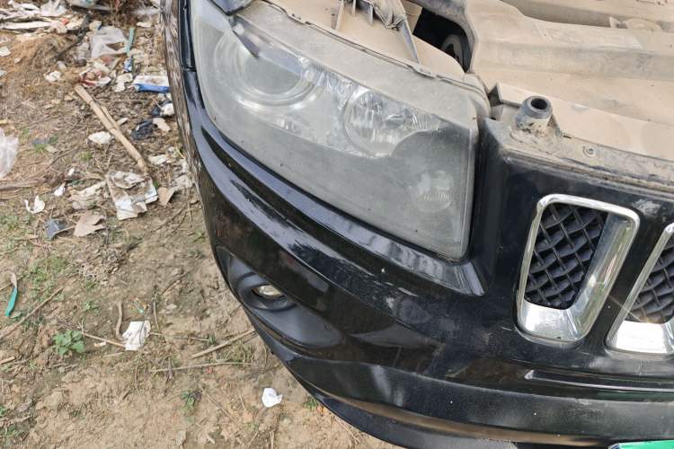 Used Jeep Compass 2014 2.4L four-wheel drive sport version Right Front Headlight