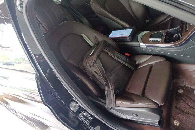 Used Mercedes-Benz GLC 2022 Facelift GLC 260 L 4MATIC Luxury Edition Right Front Seat