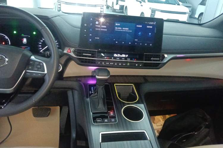 Used Toyota SIENNA 2023 2.5L Hybrid Deluxe Edition