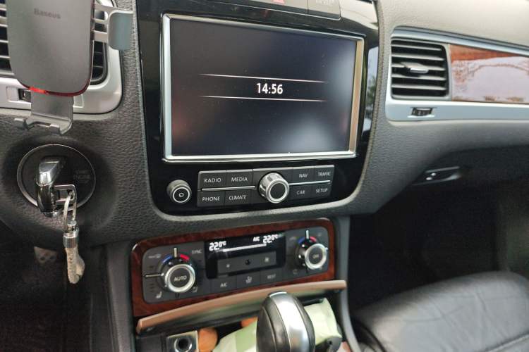 Used Volkswagen Touareg 2011 3.0 TSI Comfort Version Audio And AC Panel