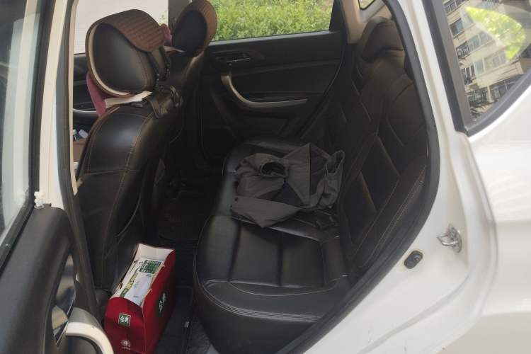 Used CHANGAN CS35 2014 1.6L Manual Luxury Model China IV Standard
