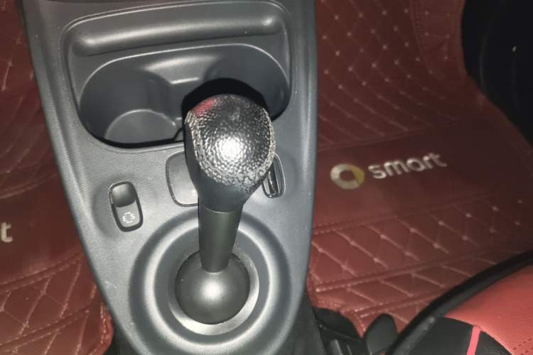 Used smart fortwo 2018 1.0L 52kW Hardtop Dynamic Version China V Gear Lever