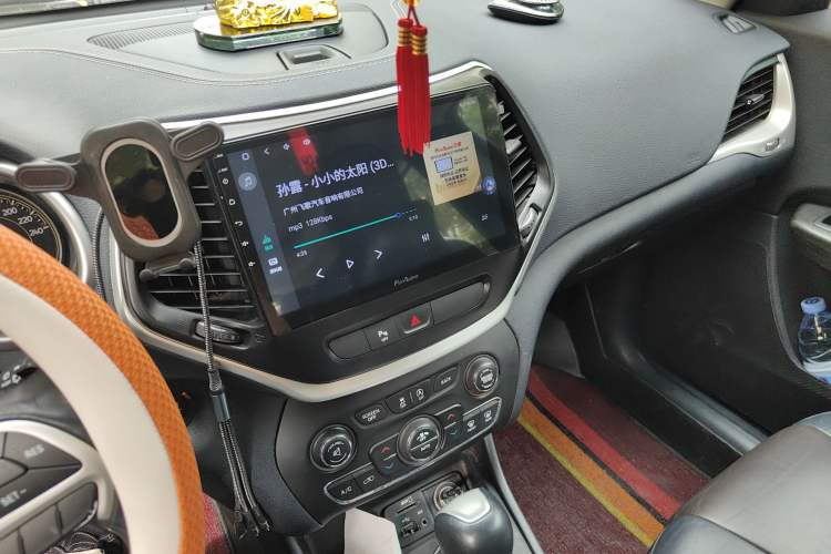 Used Jeep Cherokee 2016 2.4L Leading Edition Audio And AC Panel