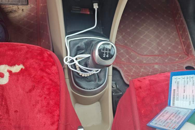 Used Hyundai Verna (older generation) 2014 1.4L Manual Smart GLS Trim Gear Lever