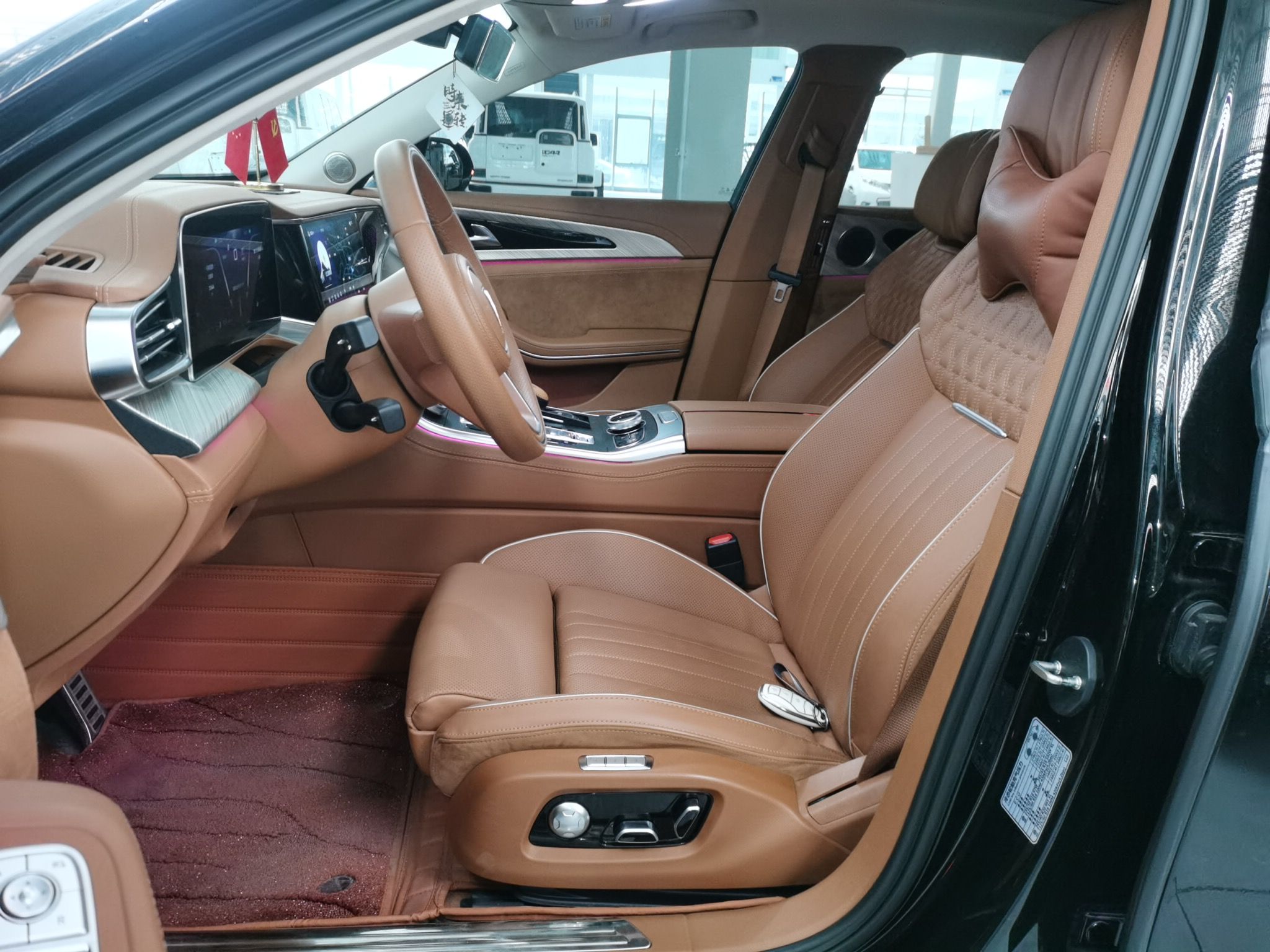 المقاعد الأمامية داخل السيارة