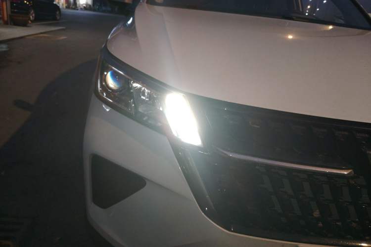 Used Wuling Asta 2022 2.0L DHT Electric Power Version Right Front Headlight