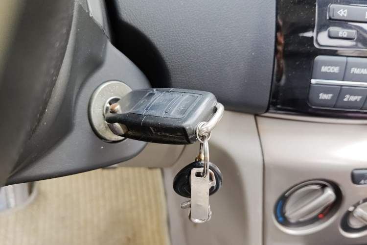 Used CHANGAN Alsvin V3 2012 1.3L Manual Comfort Version China IV Standard
