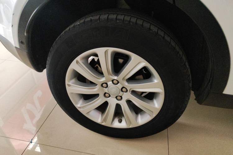 Used Land Rover Discovery Sport 2018 240 PS SE Version Right Rear Wheel Hub