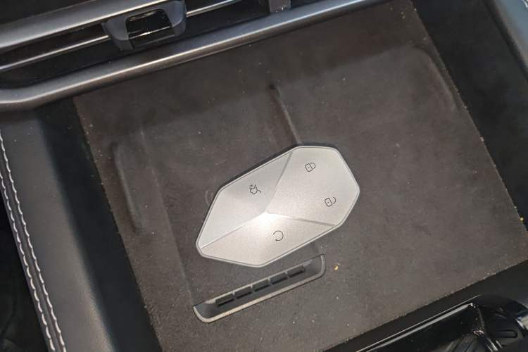 Used Formula Leopard Titanium 3 2025 501KM All-Wheel Drive Intelligent Driving Ultra Version
