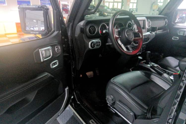 Used Jeep Wrangler 2018 2.0T Sahara Four-Door Edition