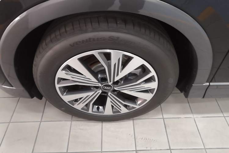 Used Audi Q5 e-tron 2023 40 e-tron Shining Edition Brocade Suit