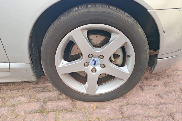 Used Volvo S80L 2009 2.5T ZhiZun Edition Right Front Wheel Hub