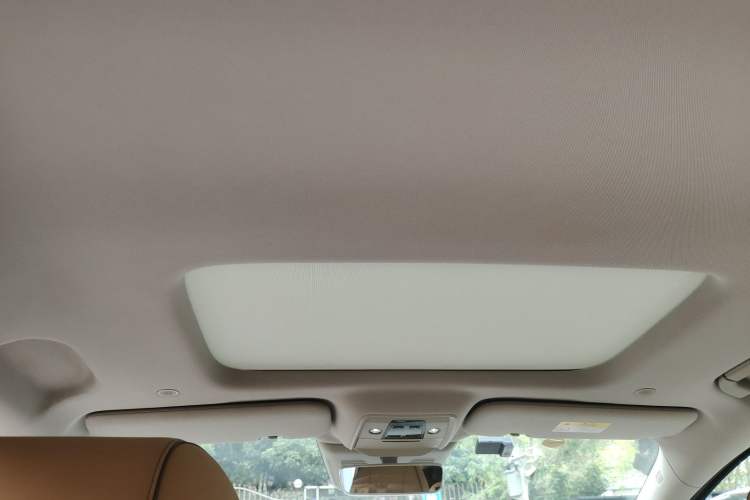 Used Denza D9 2022 DM-i 1040 Prestige Model