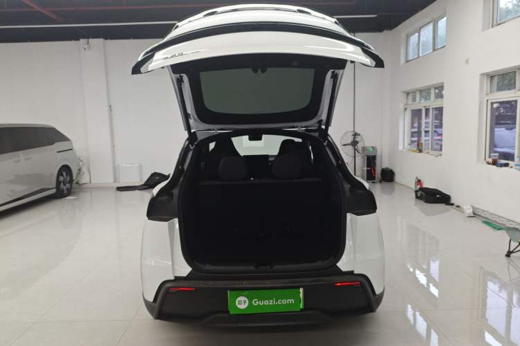 Used Tesla Model Y L 2025 Model Long-Range All-Wheel-Drive Version
