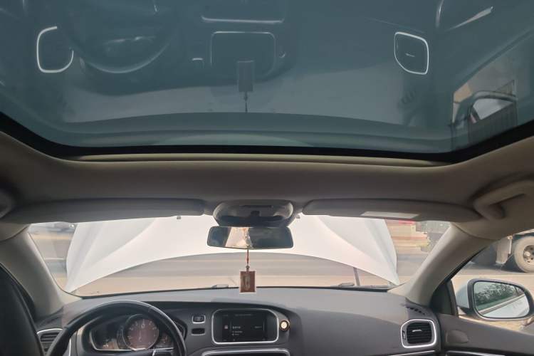 Used Volvo V40 2015 1.6T Zhiyi Edition
