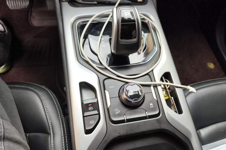 Used Geely Auto Haoyue 2020 1.8TD DCT Luxury 7-Seater Gear Lever