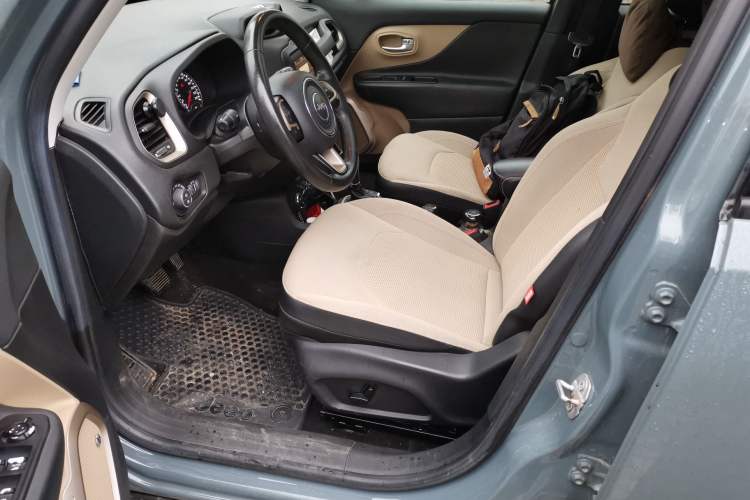 Used Jeep Renegade 2016 2.0L Automatic Four-Wheel Drive 75th Anniversary Tribute Edition Left Front Seat