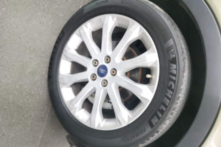 Used Ford Kuga 2013 1.6L GTDi Two-Wheel-Drive Trend Model Right Front Wheel Hub