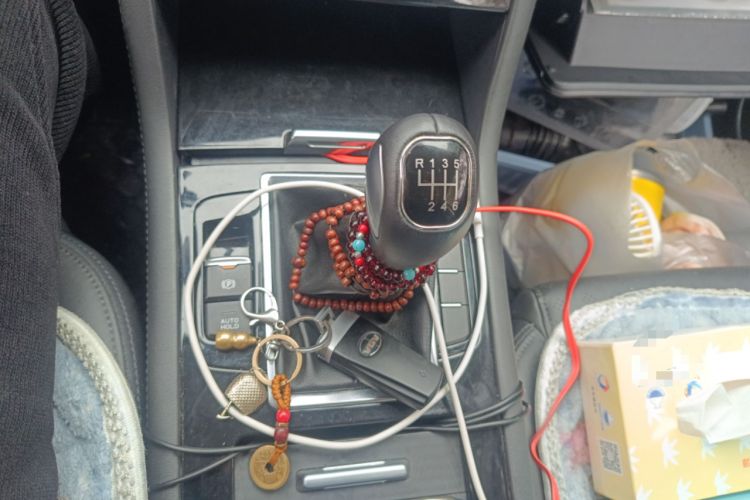 Used Sinotruk VGV U70 2020 1.5T Manual Elite Edition 7-Seater Gear Lever