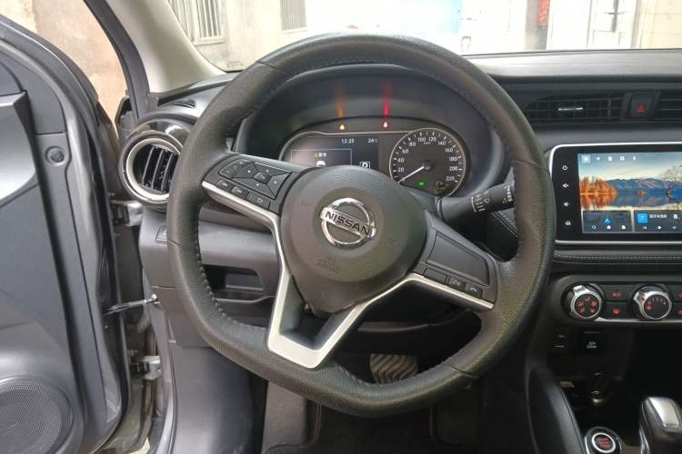 Used Nissan Kicks 2021 1.5L XV CVT Smart Connect Luxury Edition Steering Wheel