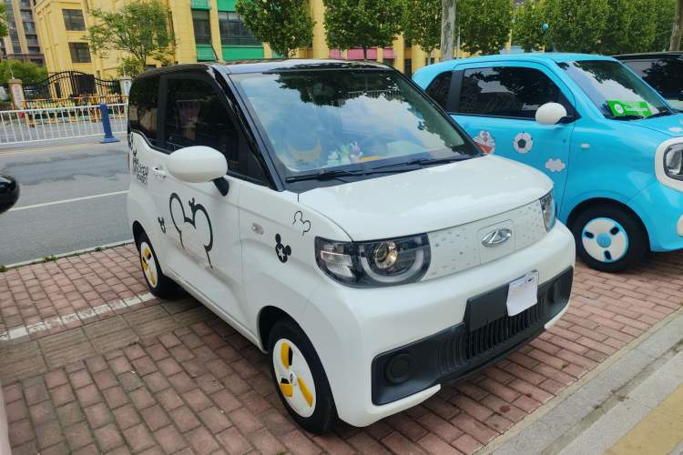 Used Chery QQ Ice Cream 2022 170km Sundae Phosphate Lithium-Ion Front Right 45 Deg