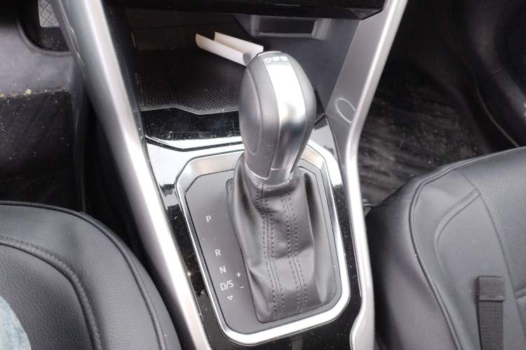 Used Volkswagen T-ROC 2021 Revised Version 280TSI DSG Two-Wheel Drive Elite Connect Edition Gear Lever