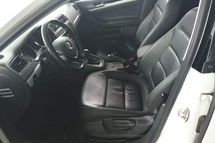 Used Volkswagen Sagitar 2017 230TSI Automatic Comfort Version Left Front Seat