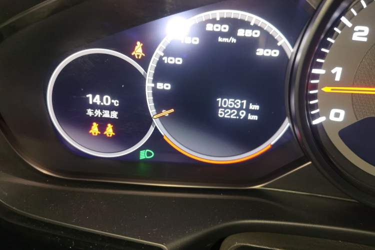 Used Porsche Panamera 2023-Year Restyled Panamera Executive Extended Platinum Edition 2.9T Odometer Close Up