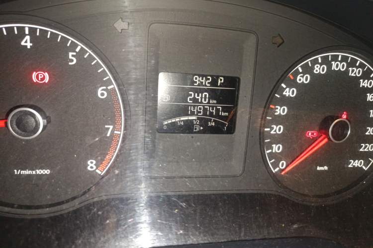 Used Volkswagen Sagitar 2014 1.6L Automatic Comfort Model Odometer Close Up