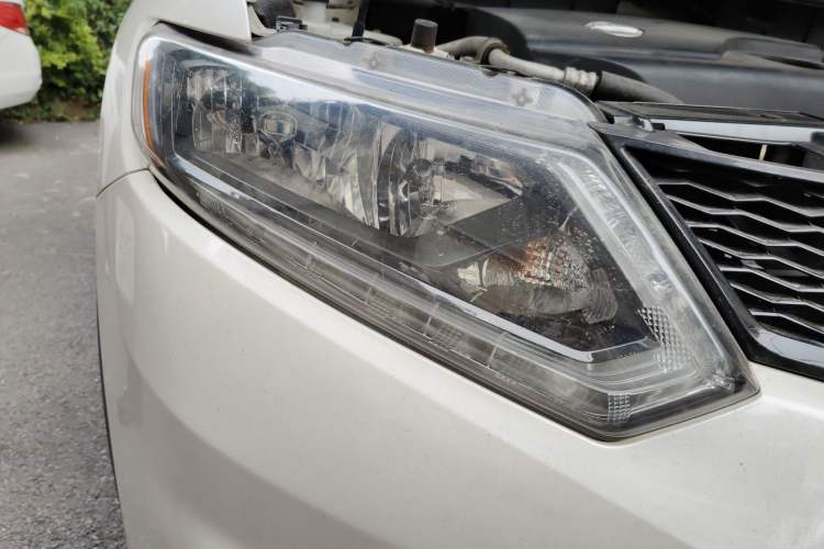 Used Nissan X-Trail 2015 2.0L CVT Comfort MAX Edition 2WD Right Front Headlight